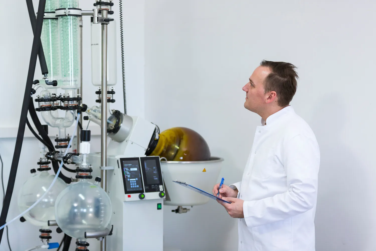 Destylarka rozpuszczalników zastosowanie w przemyśle